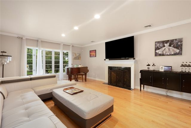 101 Glen Ridge Road, Cranston, RI 02920