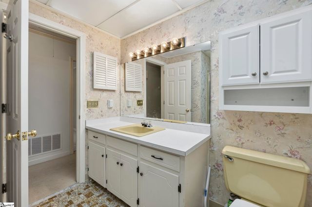 1204 Stonehurst Drive, Anderson, SC 29621