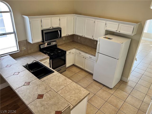 5705 Cliff Point Court, Las Vegas, NV 89149