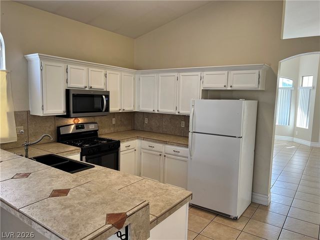 5705 Cliff Point Court, Las Vegas, NV 89149