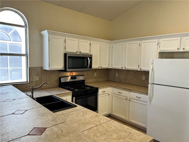 5705 Cliff Point Court, Las Vegas, NV 89149