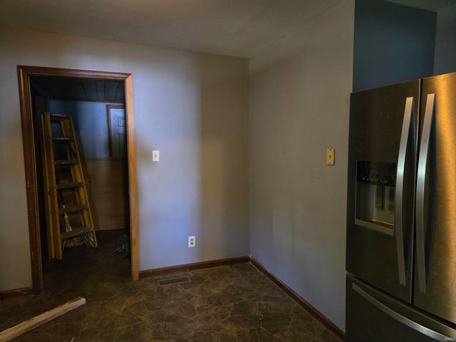 909 W 4th Street, Bicknell, IN 47512