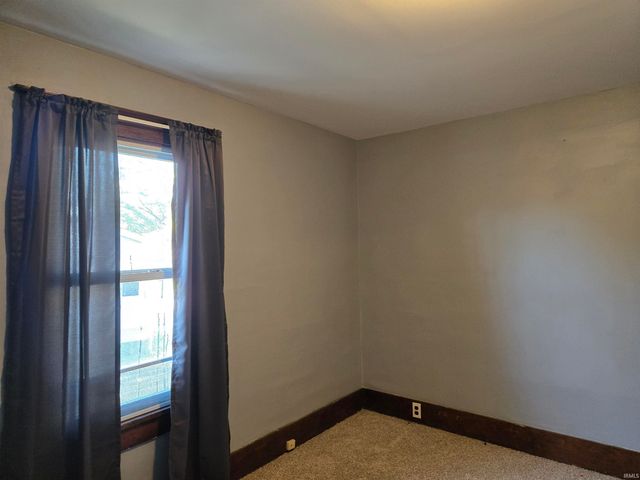 909 W 4th Street, Bicknell, IN 47512