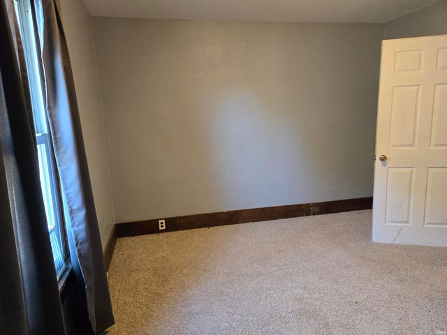 909 W 4th Street, Bicknell, IN 47512