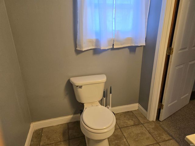 909 W 4th Street, Bicknell, IN 47512