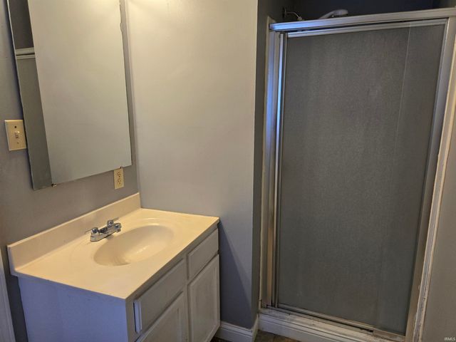 909 W 4th Street, Bicknell, IN 47512