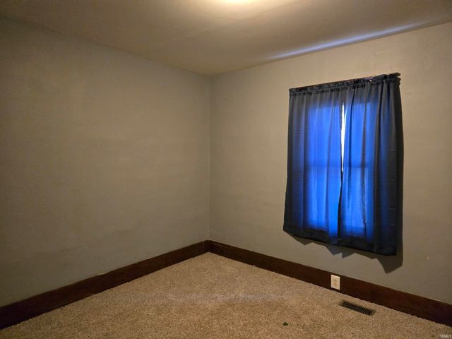 909 W 4th Street, Bicknell, IN 47512