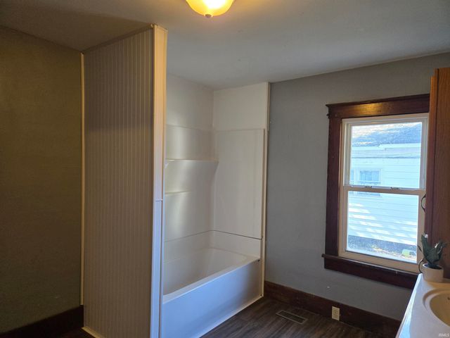 909 W 4th Street, Bicknell, IN 47512