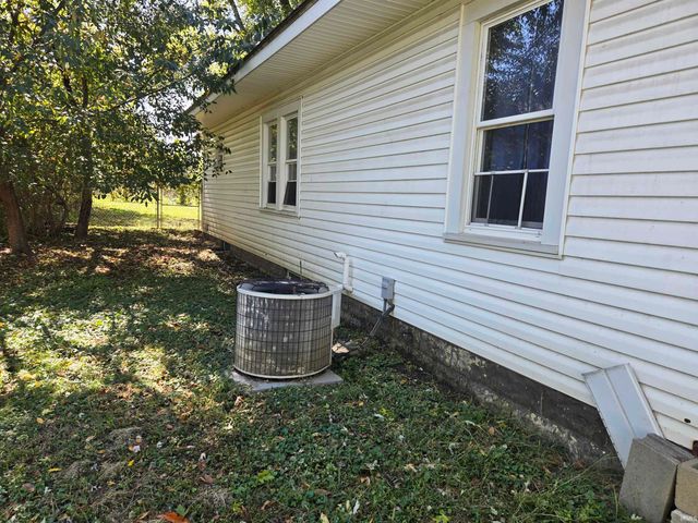 909 W 4th Street, Bicknell, IN 47512