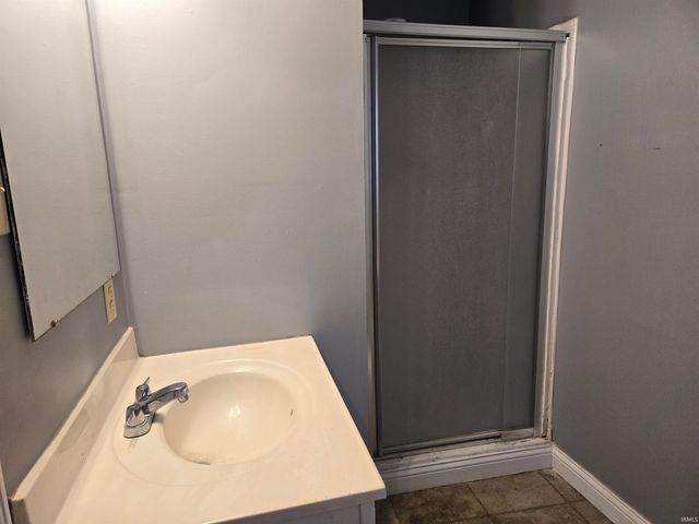 909 W 4th Street, Bicknell, IN 47512