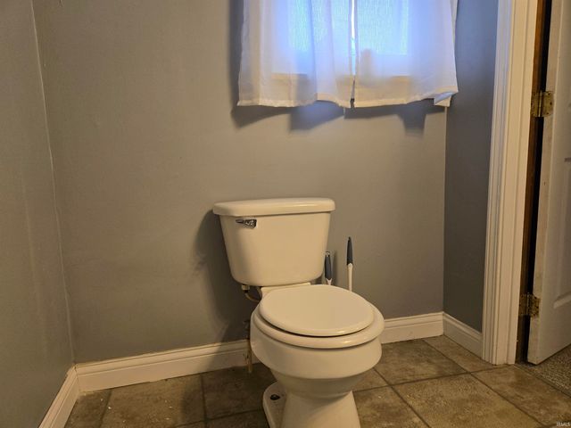 909 W 4th Street, Bicknell, IN 47512