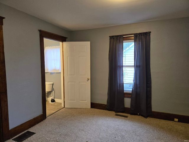 909 W 4th Street, Bicknell, IN 47512