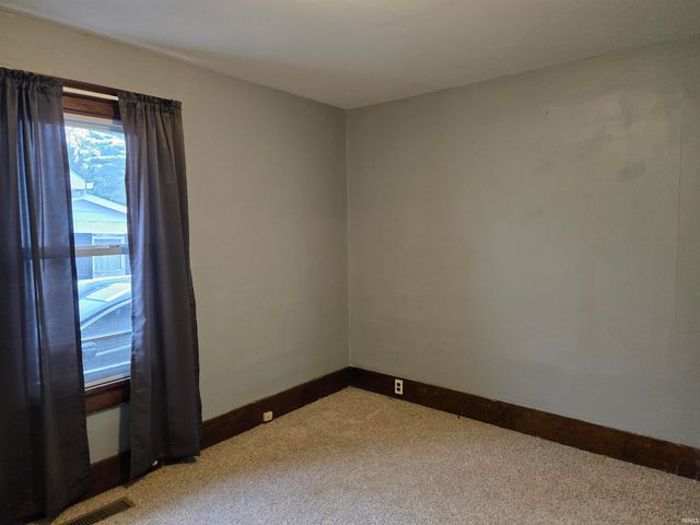 909 W 4th Street, Bicknell, IN 47512