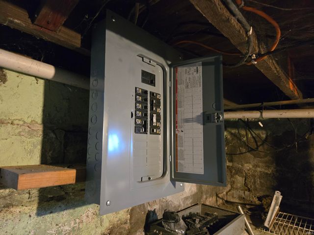 909 W 4th Street, Bicknell, IN 47512