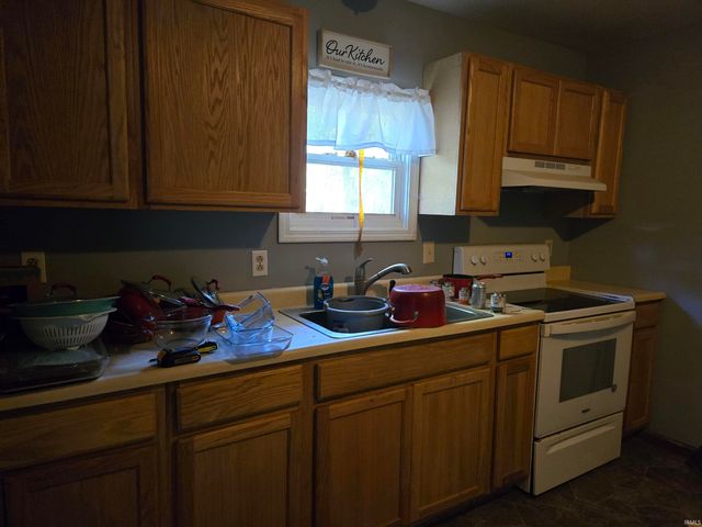 909 W 4th Street, Bicknell, IN 47512