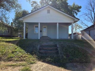 909 W 4th Street, Bicknell, IN 47512