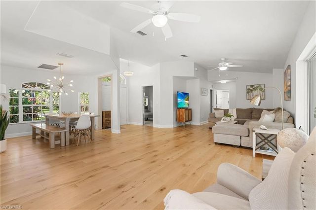 20 Heritage WAY, Naples, FL 34110