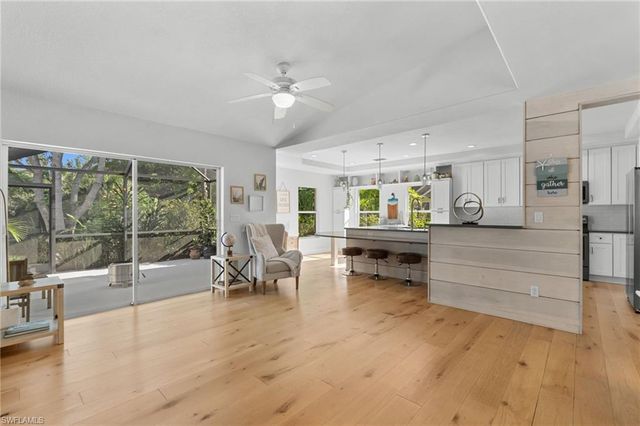 20 Heritage WAY, Naples, FL 34110
