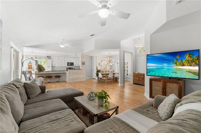 20 Heritage WAY, Naples, FL 34110