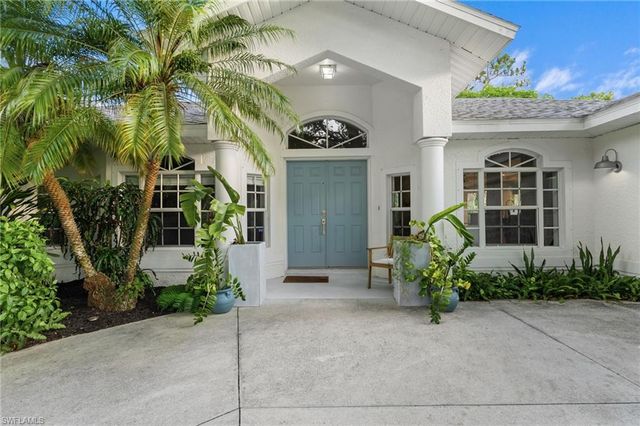 20 Heritage WAY, Naples, FL 34110