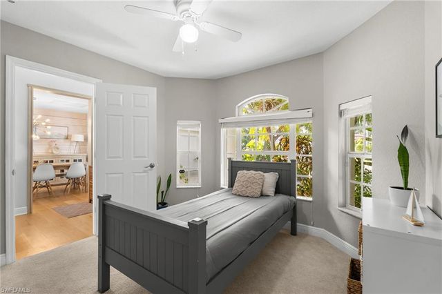 20 Heritage WAY, Naples, FL 34110