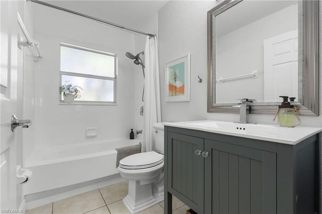 20 Heritage WAY, Naples, FL 34110