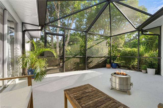 20 Heritage WAY, Naples, FL 34110