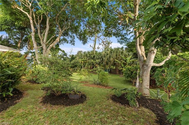 20 Heritage WAY, Naples, FL 34110