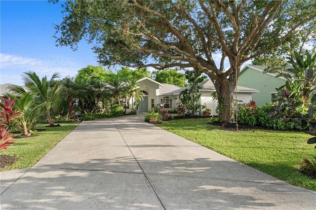 20 Heritage WAY, Naples, FL 34110