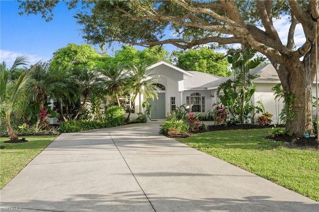 20 Heritage WAY, Naples, FL 34110