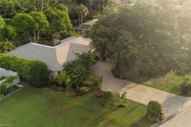20 Heritage WAY, Naples, FL 34110