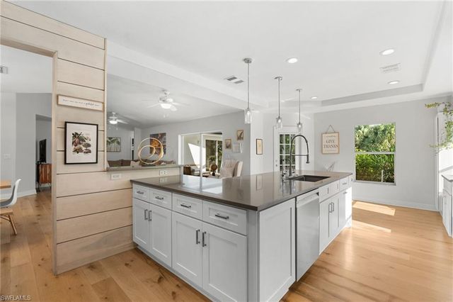 20 Heritage WAY, Naples, FL 34110