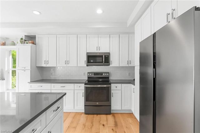 20 Heritage WAY, Naples, FL 34110