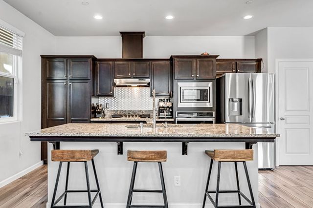 2523 Legacy Drive, Clovis, CA 93612