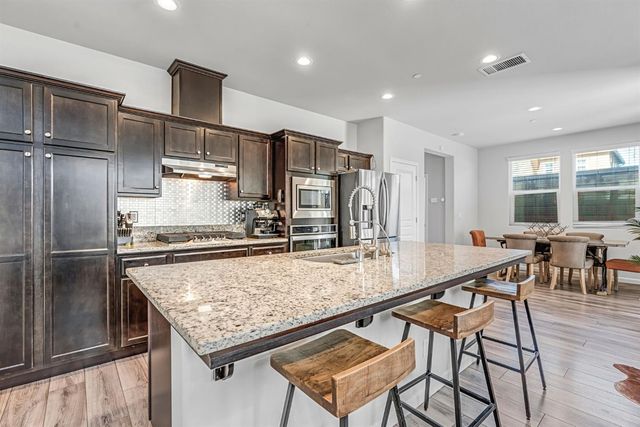 2523 Legacy Drive, Clovis, CA 93612