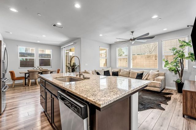 2523 Legacy Drive, Clovis, CA 93612