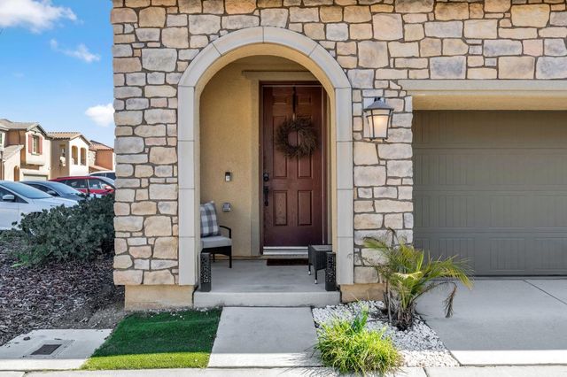 2523 Legacy Drive, Clovis, CA 93612