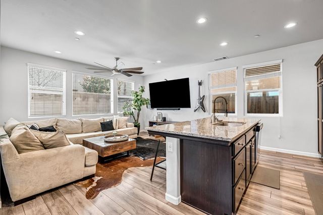 2523 Legacy Drive, Clovis, CA 93612