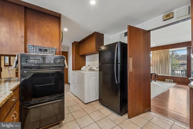 120 W ESSEX AVE, Lansdowne, PA 19050