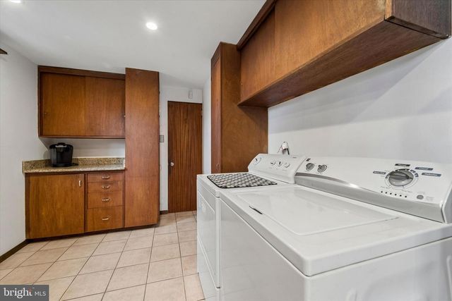 120 W ESSEX AVE, Lansdowne, PA 19050