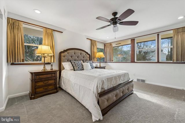 120 W ESSEX AVE, Lansdowne, PA 19050