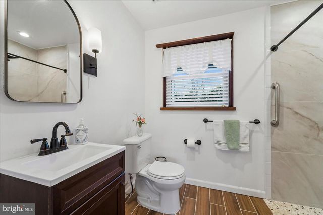 120 W ESSEX AVE, Lansdowne, PA 19050