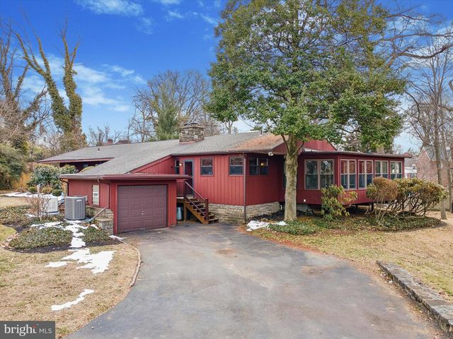 120 W ESSEX AVE, Lansdowne, PA 19050