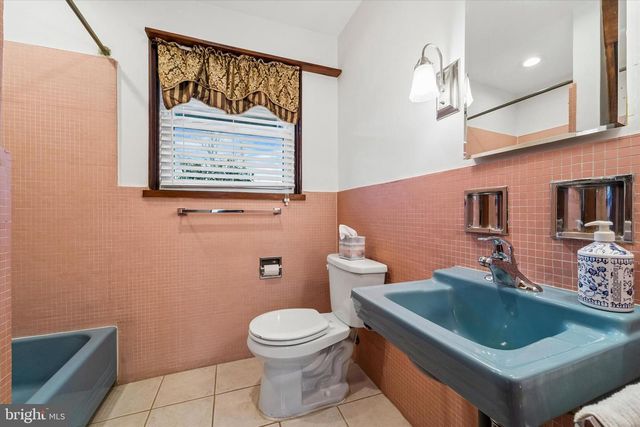 120 W ESSEX AVE, Lansdowne, PA 19050