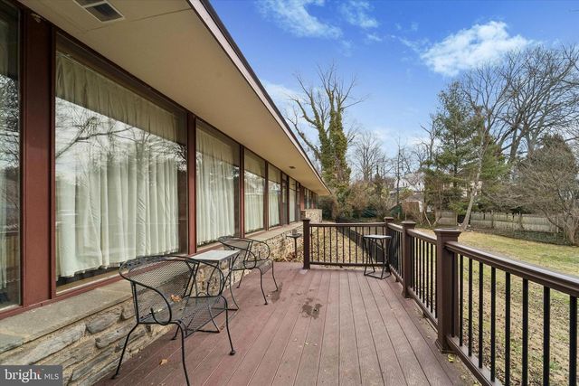 120 W ESSEX AVE, Lansdowne, PA 19050