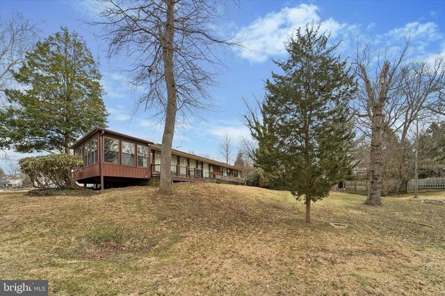 120 W ESSEX AVE, Lansdowne, PA 19050