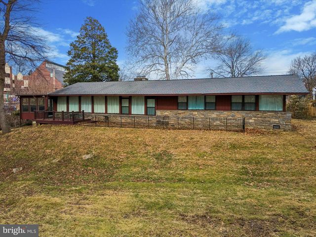 120 W ESSEX AVE, Lansdowne, PA 19050