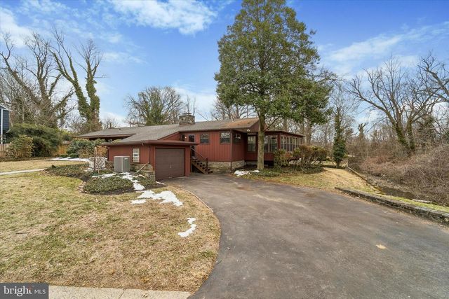 120 W ESSEX AVE, Lansdowne, PA 19050