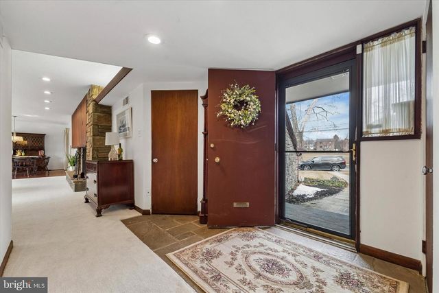 120 W ESSEX AVE, Lansdowne, PA 19050