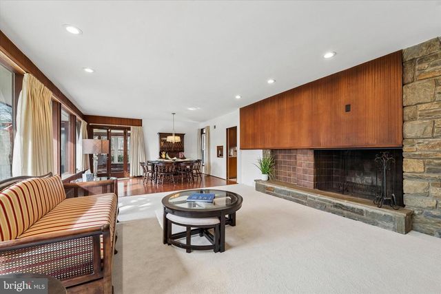 120 W ESSEX AVE, Lansdowne, PA 19050